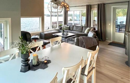 Hervik Casa | Nice Home In Liarvåg With Sauna