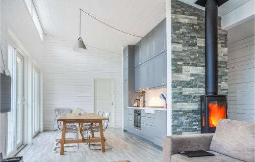 Luster Casa | Nice Home In Ornes With House Sea View