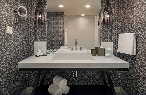 Dupont Circle Hotel | Nice Place to Stay! Pet-Friendly, w/ Pool, Near Dupont Circle Metro Station