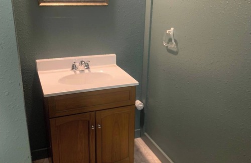 Agency Village Hotel | Nice room with private entrance in charming Claire City