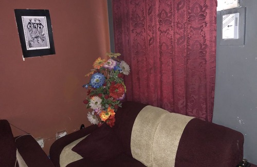 Kumasi Casa | bonita habitación individual con aire acondicionado e internet inalámbrico