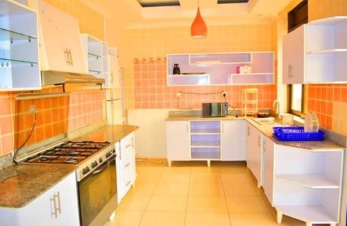 Kigali Villa | Bonita villa en alquiler, en la cima de la colina Kigali y hermosa vista.