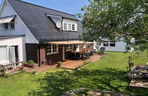 Aryd Casa | Nice Villa near Lake! Free boat, sauna and big garden!