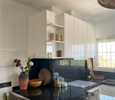 La Cizana Apartamento | NIEUW: Bello Horizonte, house by the sea