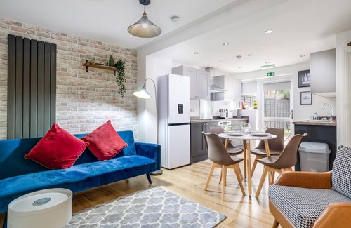 Stonnall Casa | Night Stay - Alpha House