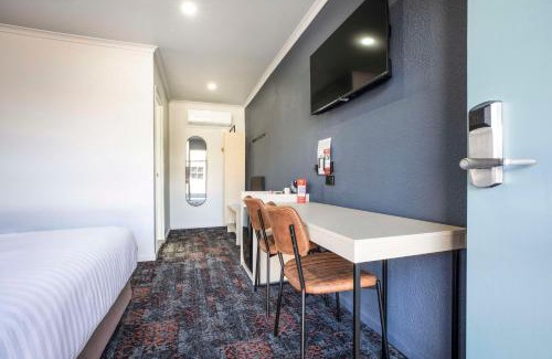 Warwick Hotel | Nightcap at Horse & Jockey Hotel Warwick