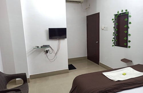 Sualkuchi Hotel | Nirvis Grand