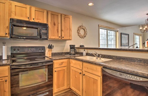 Lake Shore Casa | Nisswa Resort Townhome w/ Private Boat Slip!