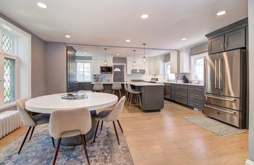 Orange Casa | NJ Suburban Retreat - Direct train to NYC - Train station half a mile walk!