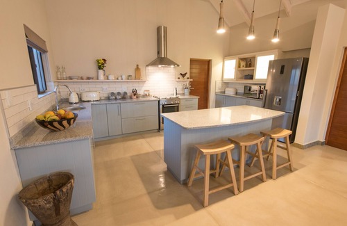 Hoedspruit Casa | Nkanyi House-casa ecológica de lujo en una finca de vida silvestre cerca del parque Kruger.