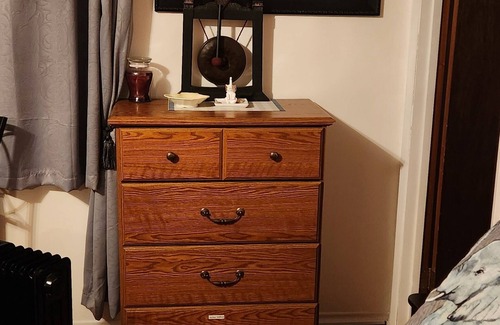 Kent Cama Y Desayuno | Large Master Bedroom-320sq.ft. Queen Bed-55" TV "Private Bathroom Connected"