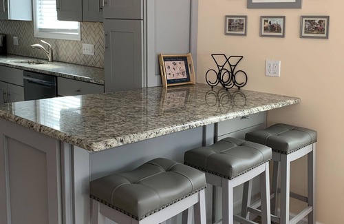 Villas Casa | Delightful DOG FRIENDY Vacation Home by the Bay for Couples and Families.