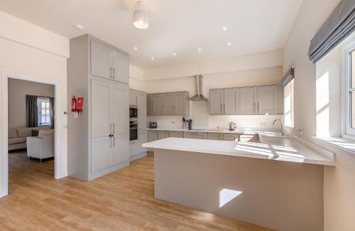 Felton Casa | No 1 - Sandown Park - Uk47935