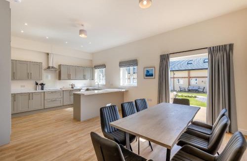 Felton Casa | No 1 - Sandown Park - Uk47935