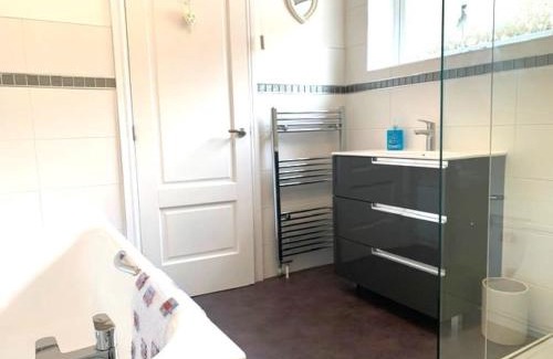 Muston Casa | No 3 Brooklands - Central location