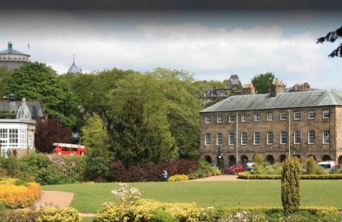 Buxton Hotel | No 6 The Square Tearooms & Accommodation