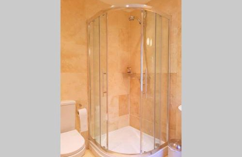 Buxton Hotel | No 6 The Square Tearooms & Accommodation