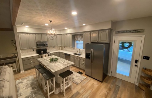 Dadeville Casa | "No Agenda Lake Martin" Beautifully remodeled 5 Bedroom Home on a No Wake Cove