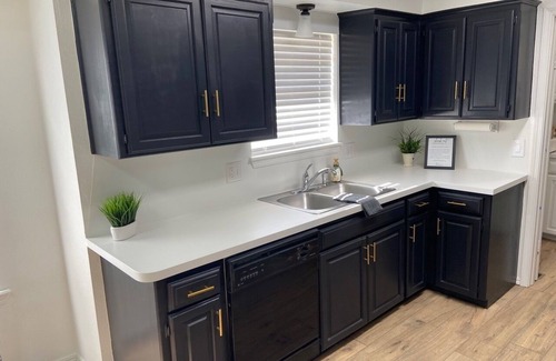 Oklahoma City Casa | NO Cleaning Fee - Spacious House close to lake and parks! Sleeps 10