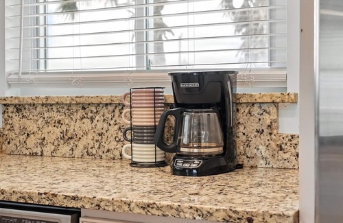 Painters Hill Casa | Ocean Views/Steps to Private Beach/Family Retreat