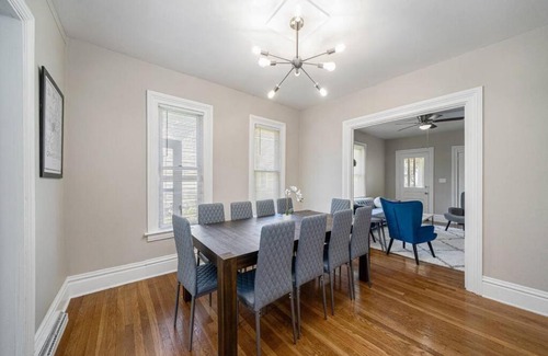 Grand Rapids Casa | No Place Like Home - Welcome Friends and Families - Sleeps 10