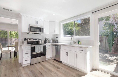 Mission Viejo Casa | No Stairs w/ Yard & EV Charger (Olive Perch)