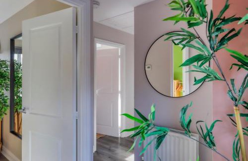 Canton Casa | Noah Suite - Central 2BR Apartment with Parking & WIFI