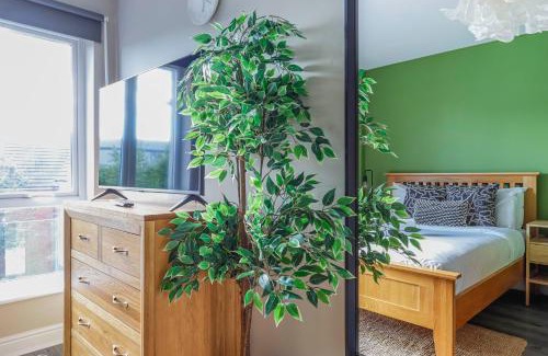 Canton Casa | Noah Suite - Central 2BR Apartment with Parking & WIFI