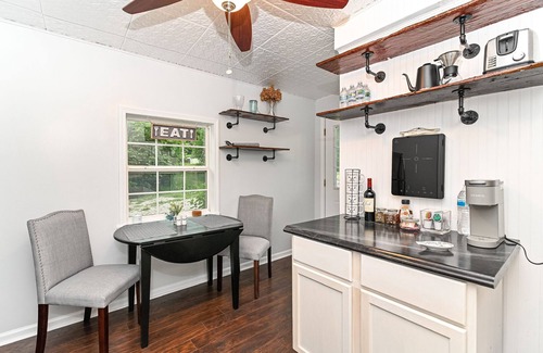 Noblesville Casa | Waterfront casita, golf, kayaks, close to hiking, golf and downtown Noblesville!