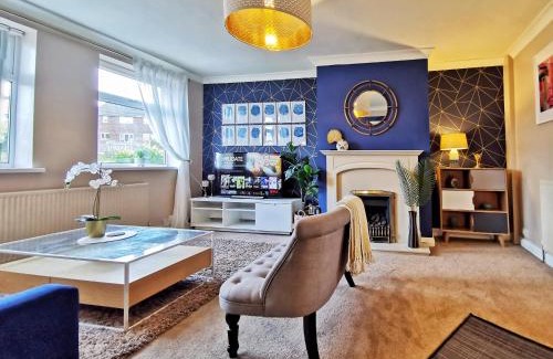 Barnsley Casa | Noknokstay-Highstone House,4 Bedrooms, Garden with Parking, Great for Longer Stay