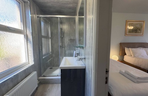 Bangor Hotel | Nomi Rooms and Restaurant