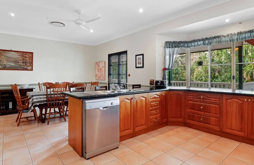 Black Mountain Casa | Noosa Hinterland Haven - Bring the dogs & the boat