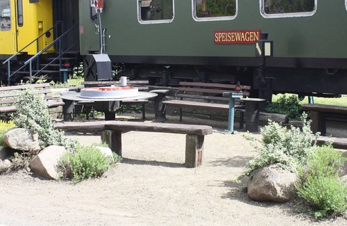 Pasewalk Cabaña | Nordic Fairy Tales - Trolle 11 - Lokschuppen Pasewalk - Adventure overnight stay in a sleeping car