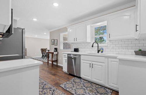 Russellville Casa | Nordin's Lake House Newly Renovated, Peaceful Lakefront Hideaway on Delaware Bay, Sleeps 10