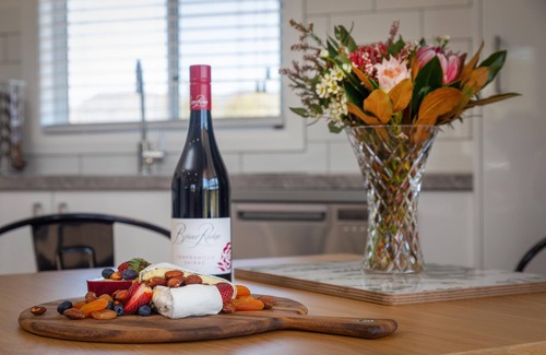 Broke Cabaña | Norfolk Cottage - Cute and convenient for your next escape