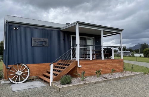 Broke Cabaña | Norfolk Cottage - Cute and convenient for your next escape