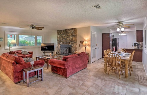 Norfork Casa | Norfork Getaway: Walk in White River Access!