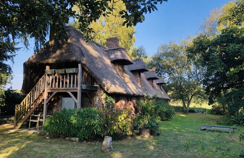 Saint-Honore Cabaña | Norman cottage with sauna, fireplace and garden