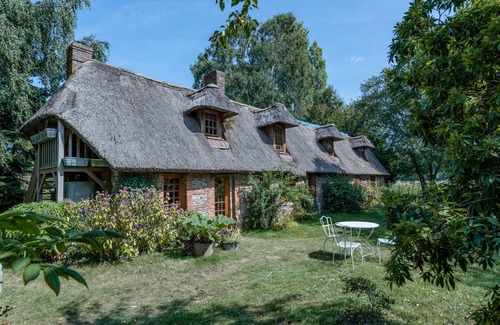 Saint-Honore Cabaña | Norman cottage with sauna, fireplace and garden
