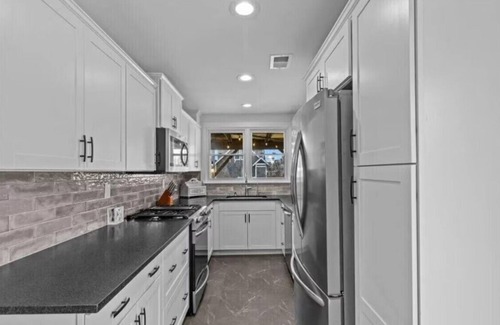 Normandy Beach Apartamento | Normandy Beach Retreat! Cozy 3BR Apartment, Just Steps from the Sand