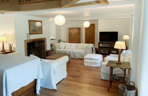 Holworth Casa | North Barn