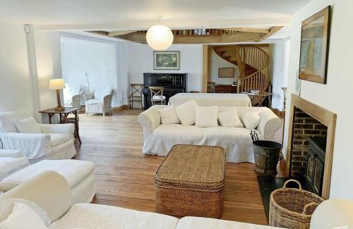 Holworth Casa | North Barn