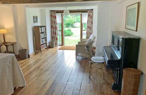 Holworth Casa | North Barn