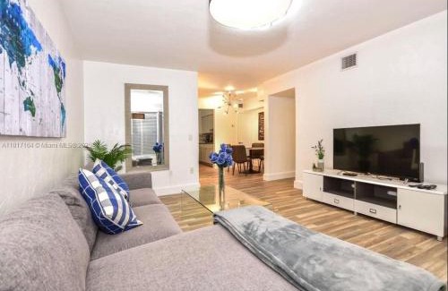 North Beach Casa | North Beach-Room with Private Entrance