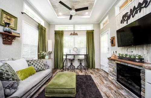 Murphy Casa | North Carolina Tiny House for Mountain Glamping near Murphy