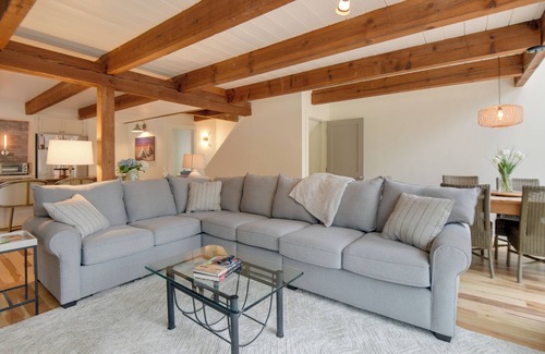 North Conway Apartamento | North Conway Townhome w/ Private Hot Tub & Deck!