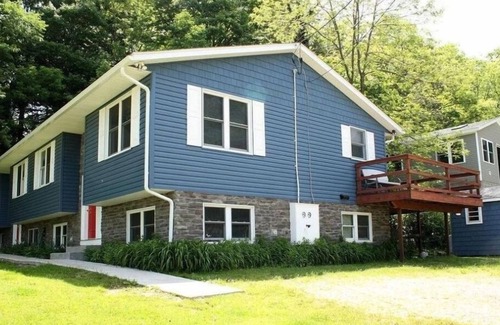 North East Casa | North East Lake House Apt #1