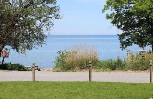 North East Casa | North East Lake House Apt #1