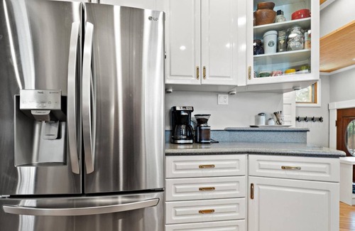 North End Casa | North End Cottage! Walk the Tree-lined Neighborhood to Hyde Park + Camel's Back Park