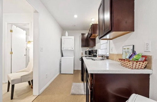North End Casa | North End Cottage - Walking Distance to Hyde Park - Unbeatable Location